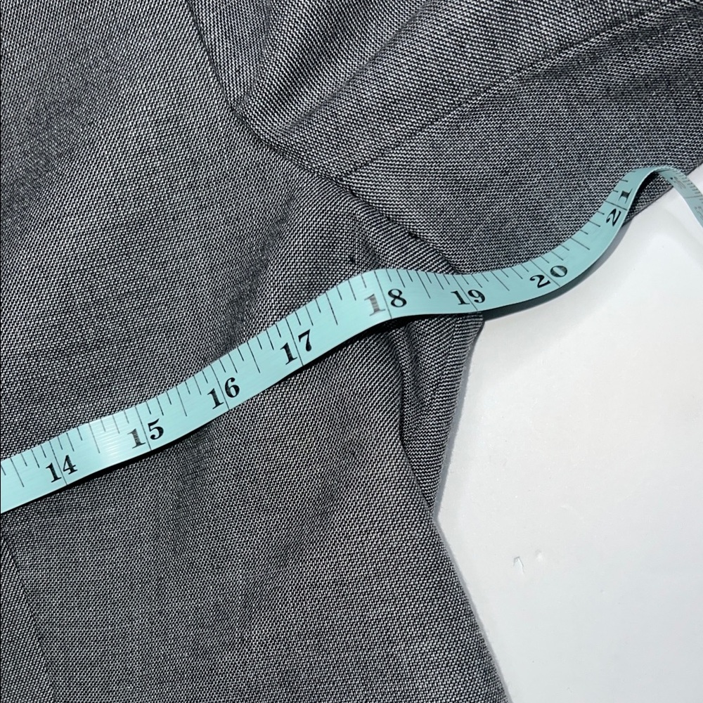 H&M Women’s Classic Gray Blazer - Picture 7 of 9